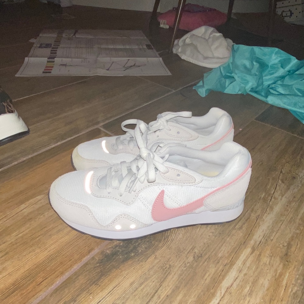 Nike pink and white sneakers in US size 8 women’s (only worn once)